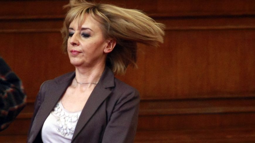 Манолова атакува монополите в шест стъпки